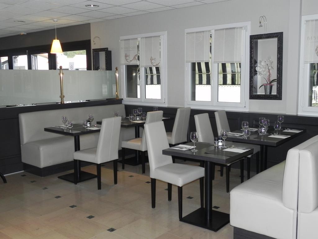Le Bistroquet Hotel Lusignan Екстериор снимка