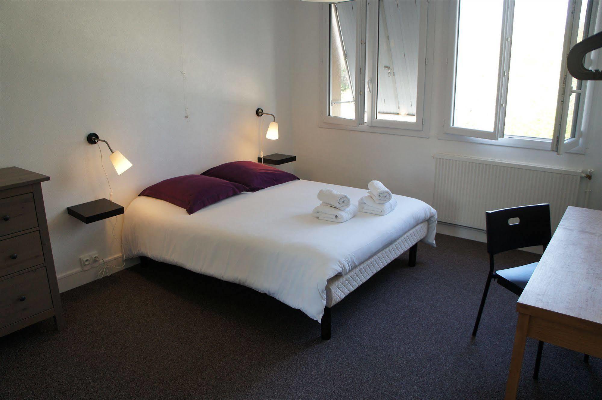 Le Bistroquet Hotel Lusignan Екстериор снимка